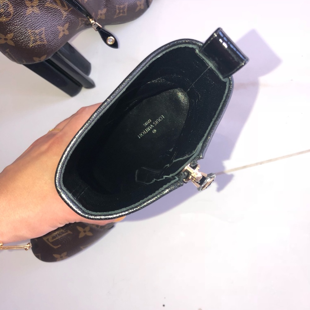 Louis Vuitton Limited Edition Runway - Picture 8 of 8
